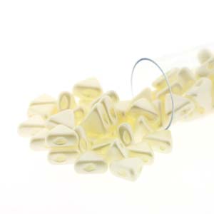 Pastel Light Cream/Off White Kheops par Puca Beads