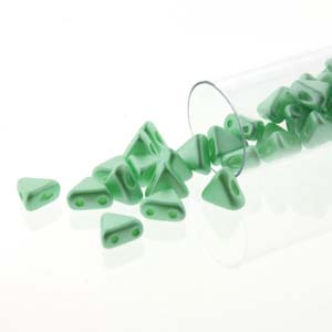 Pastel Light Green Chrysolite Kheops par Puca Beads