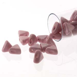 Opaque Light Rose Luster Kheops par Puca Beads